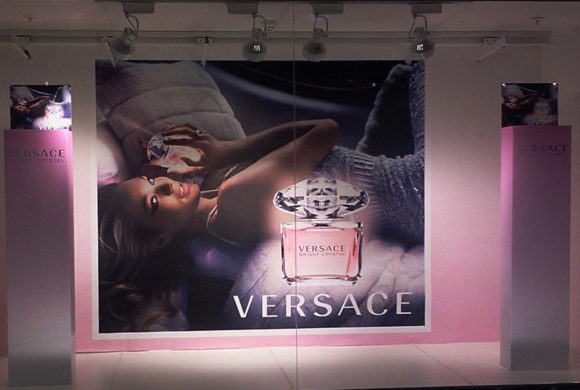 Vitrine Lançamento Perfume Versace